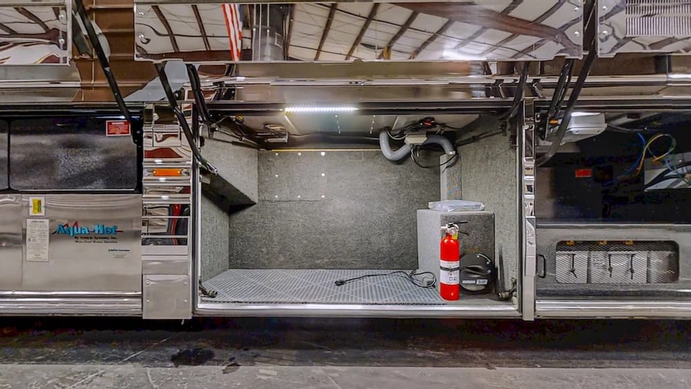 2006 Prevost Royale XLII Coach - Image 45