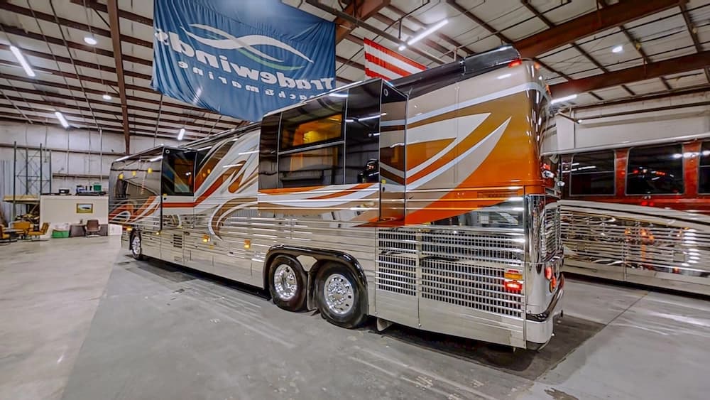 2006 Prevost Royale XLII Coach - Image 50