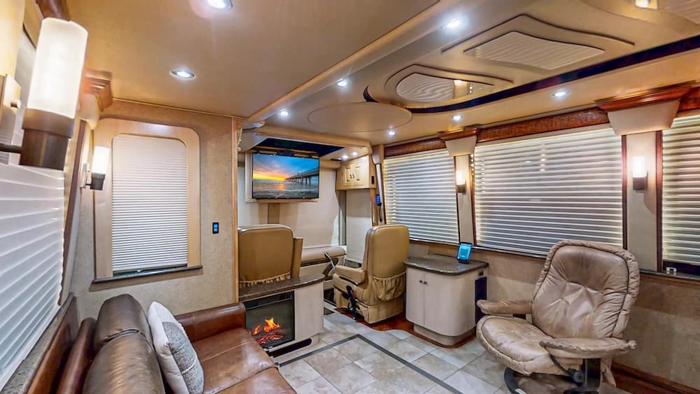 2006 Prevost Royale XLII Coach - Image 6