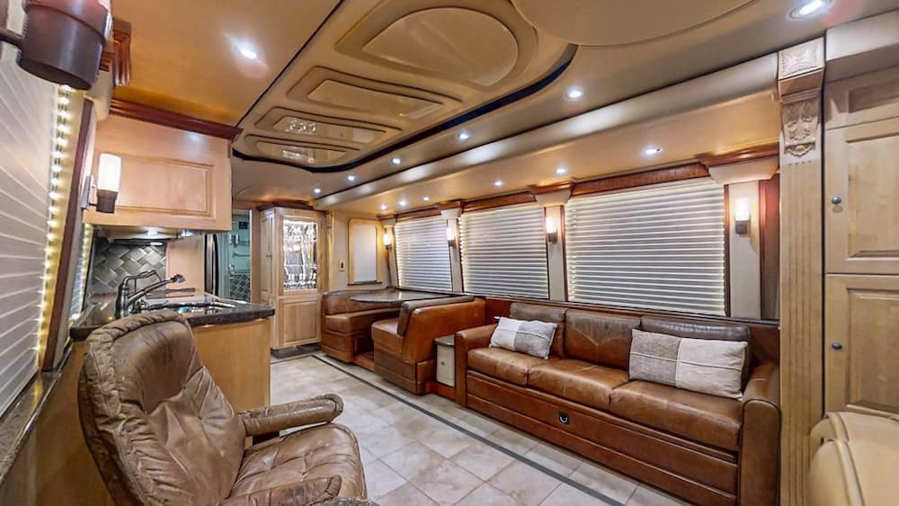 2006 Prevost Royale XLII Coach - Image 7