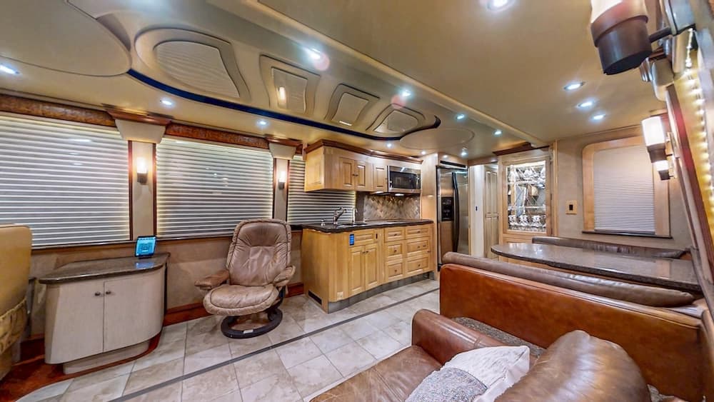 2006 Prevost Royale XLII Coach - Image 10