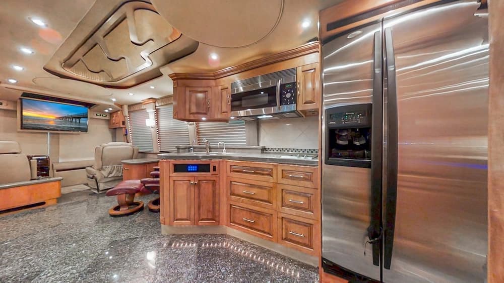 2004 Prevost Royale XLII Coach - Image 14