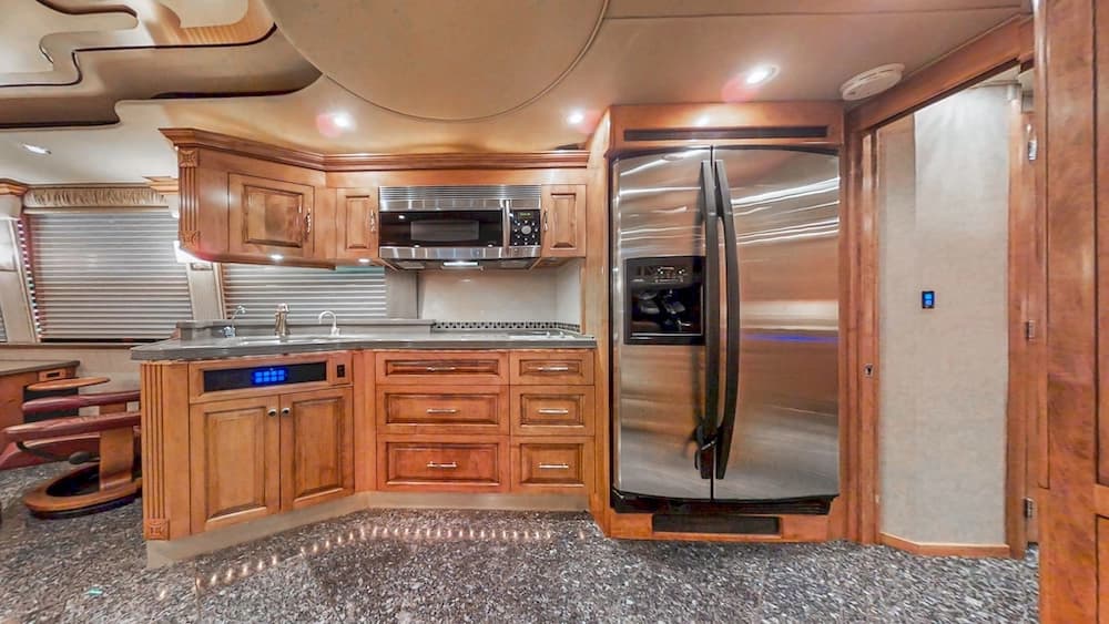 2004 Prevost Royale XLII Coach - Image 15