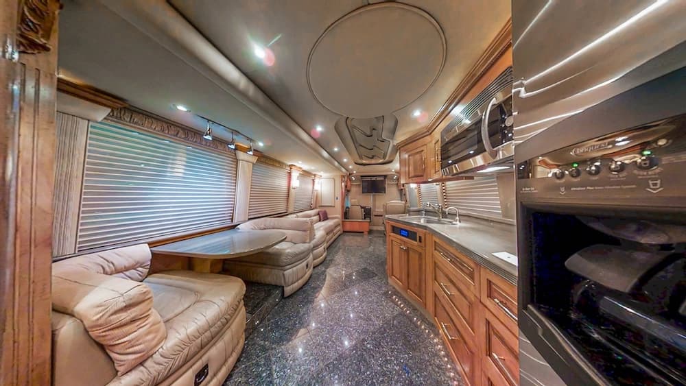 2004 Prevost Royale XLII Coach - Image 35