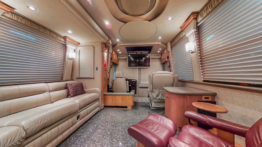 2004 Prevost Royale XLII Coach - Image 36