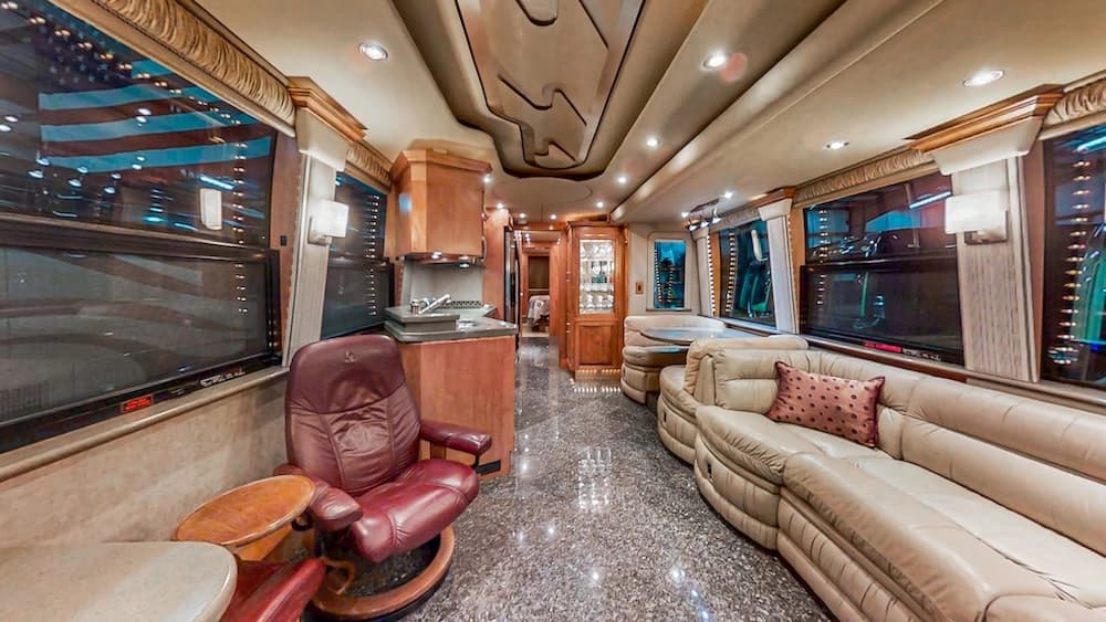 2004 Prevost Royale XLII Coach - Image 37