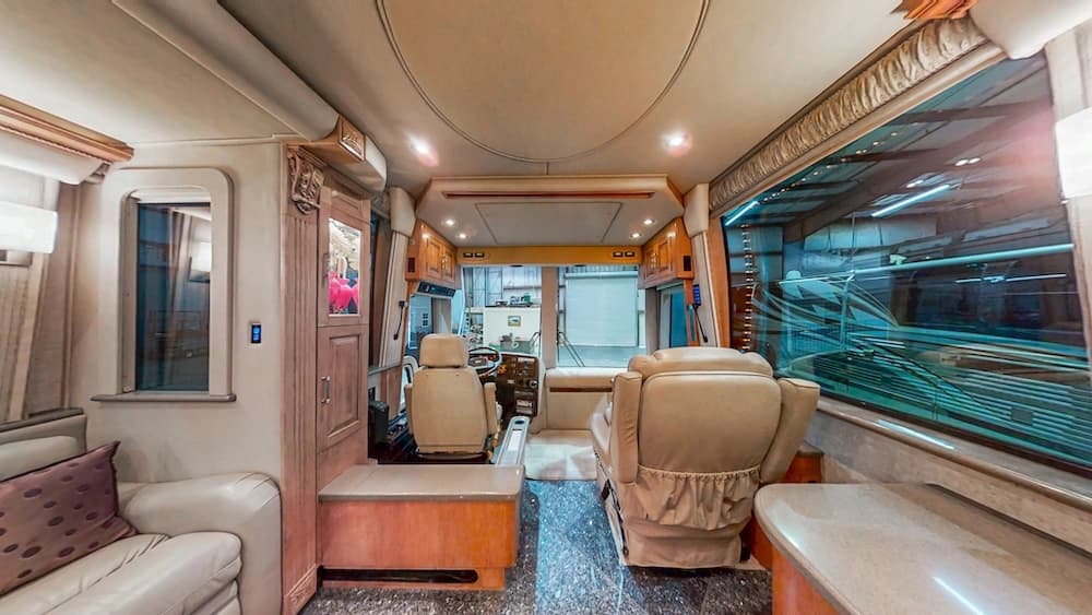 2004 Prevost Royale XLII Coach - Image 38