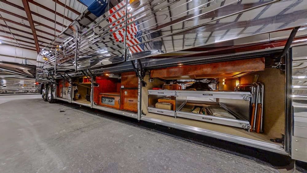 2004 Prevost Royale XLII Coach - Image 42