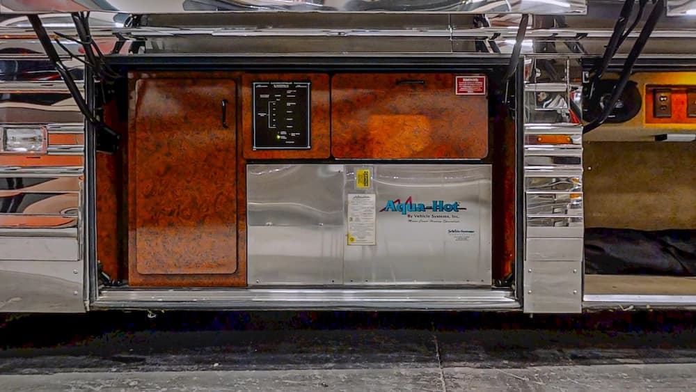 2004 Prevost Royale XLII Coach - Image 46