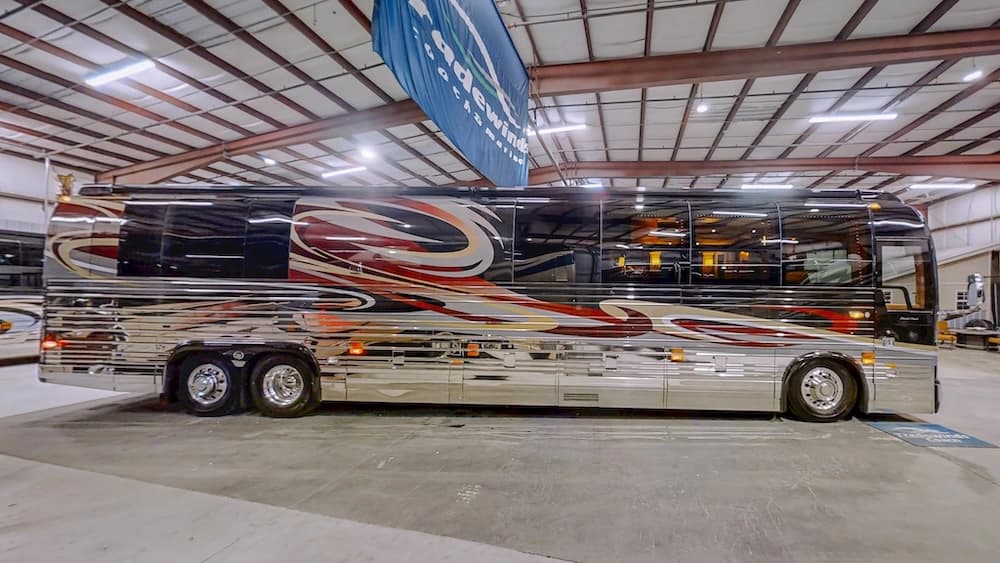 2004 Prevost Royale XLII Coach - Image 47