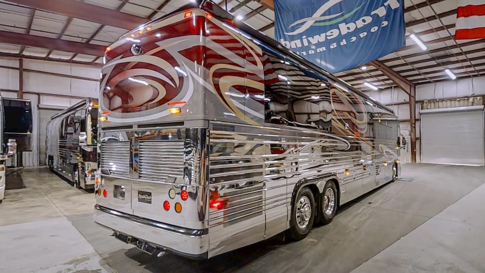 2004 Prevost Royale XLII Coach - Image 48