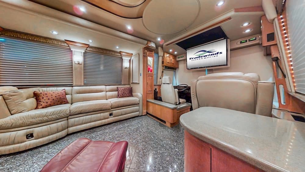 2004 Prevost Royale XLII Coach - Image 9