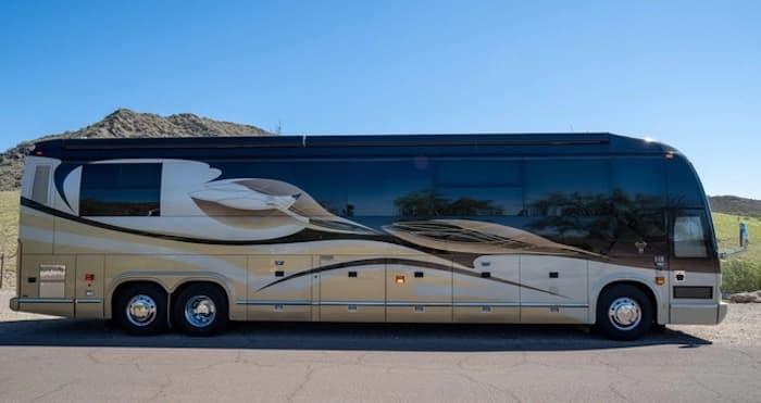 2006 Prevost Marathon H3-45 Motorhome - Image 2