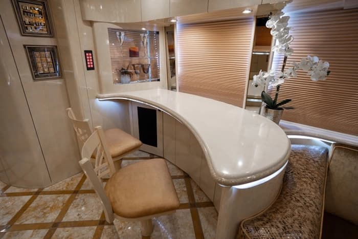 2006 Prevost Marathon H3-45 Motorhome - Image 12