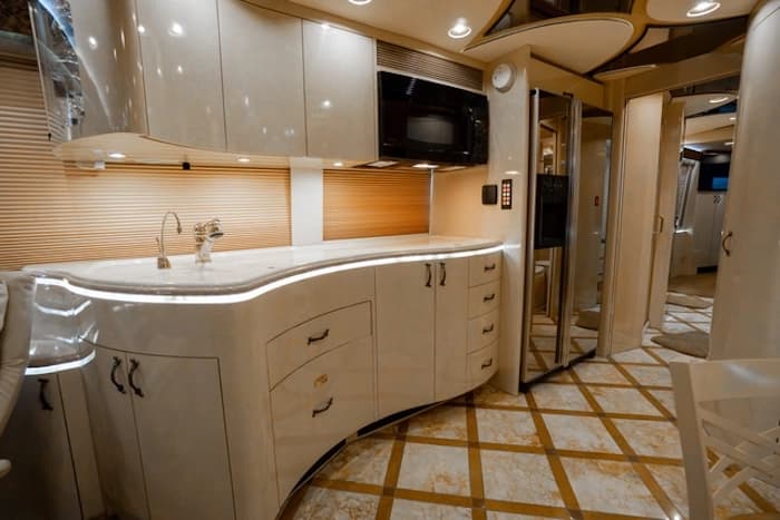 2006 Prevost Marathon H3-45 Motorhome - Image 13
