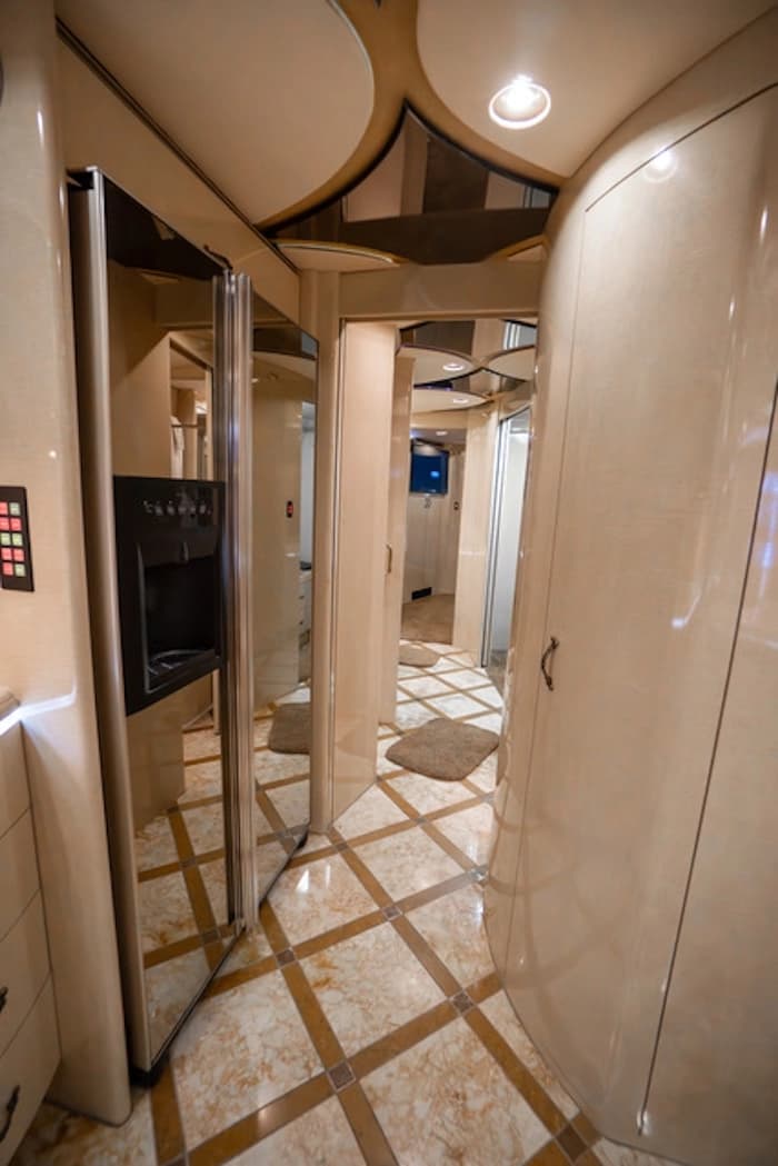 2006 Prevost Marathon H3-45 Motorhome - Image 15