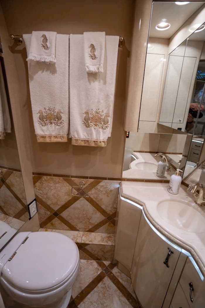 2006 Prevost Marathon H3-45 Motorhome - Image 16