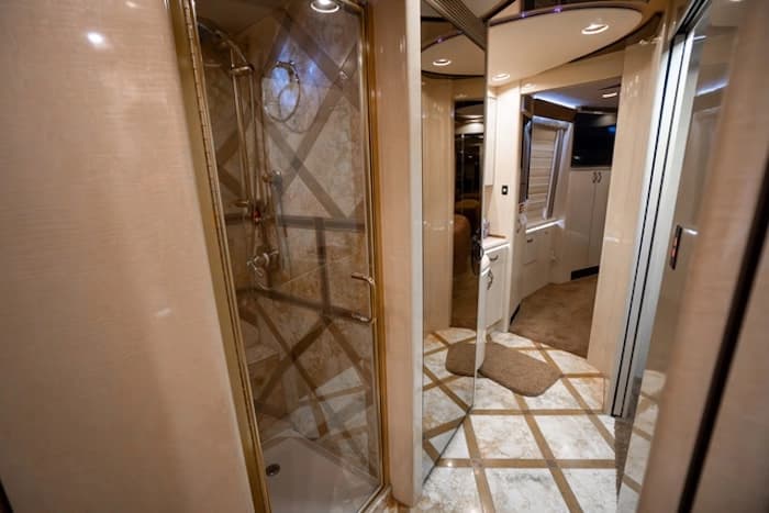 2006 Prevost Marathon H3-45 Motorhome - Image 17