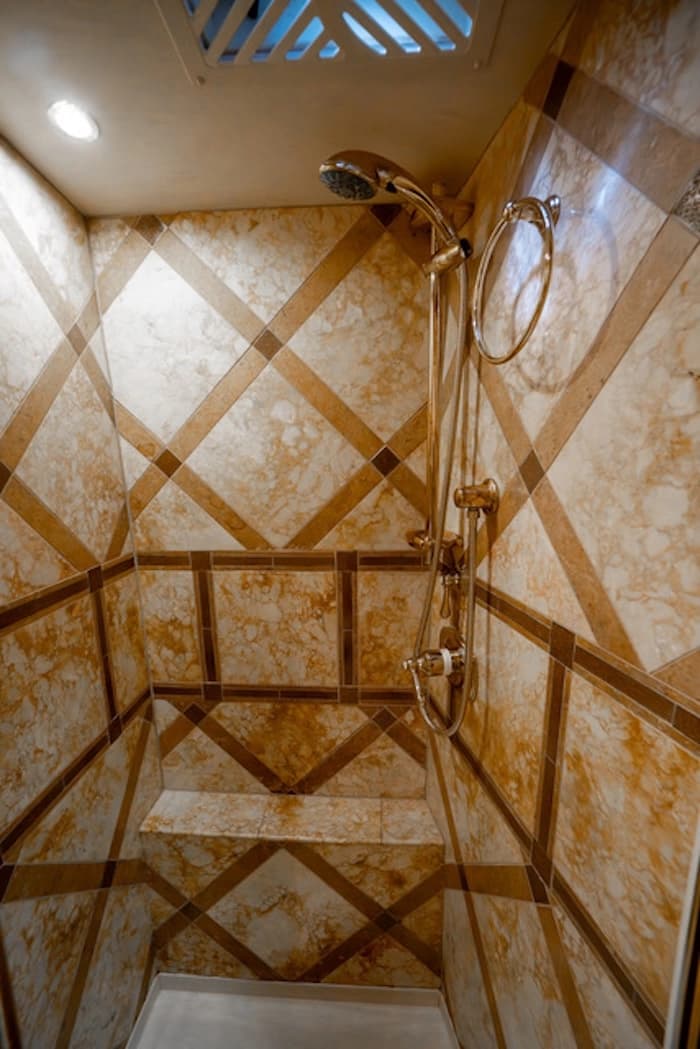 2006 Prevost Marathon H3-45 Motorhome - Image 18