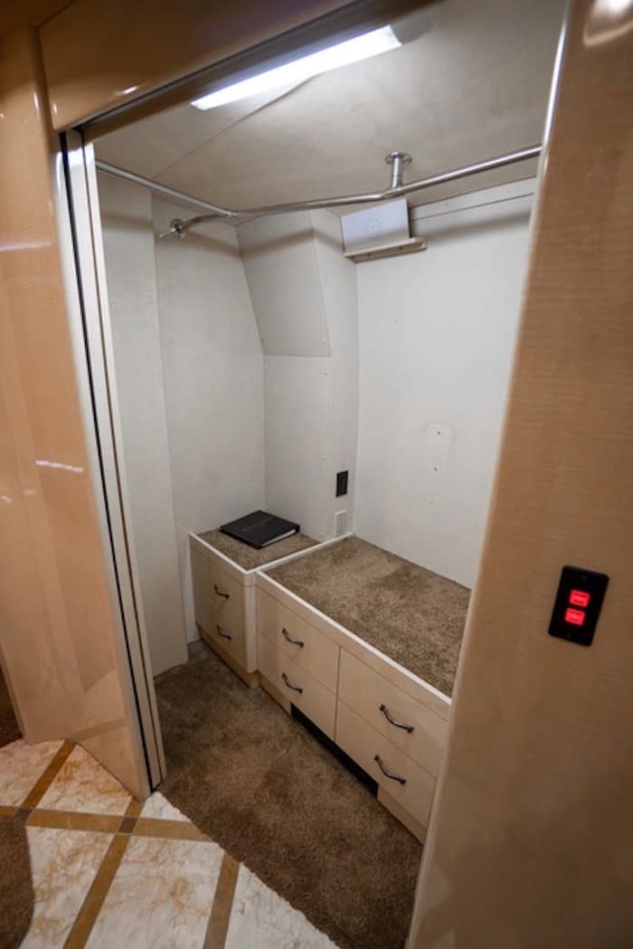 2006 Prevost Marathon H3-45 Motorhome - Image 19