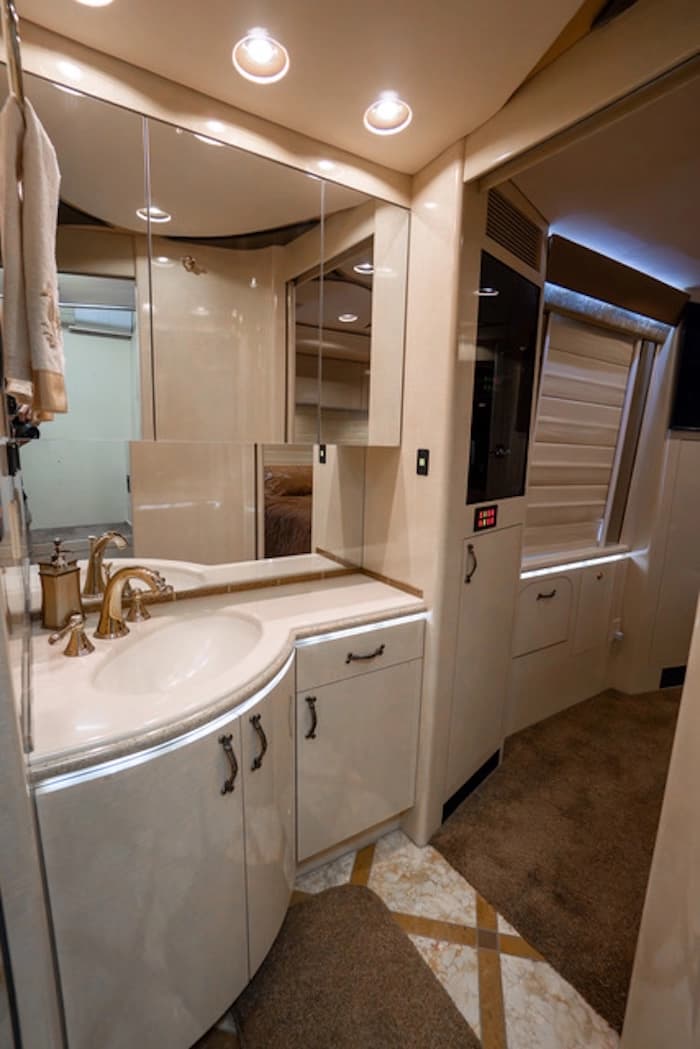 2006 Prevost Marathon H3-45 Motorhome - Image 21