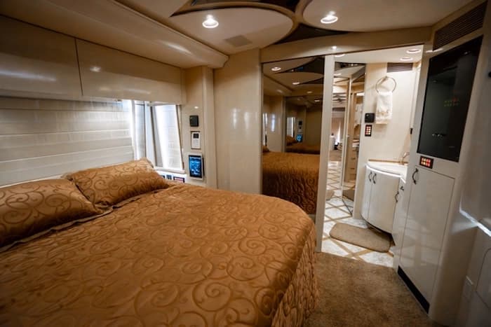 2006 Prevost Marathon H3-45 Motorhome - Image 23