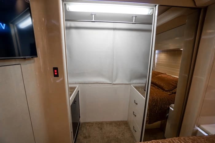 2006 Prevost Marathon H3-45 Motorhome - Image 25