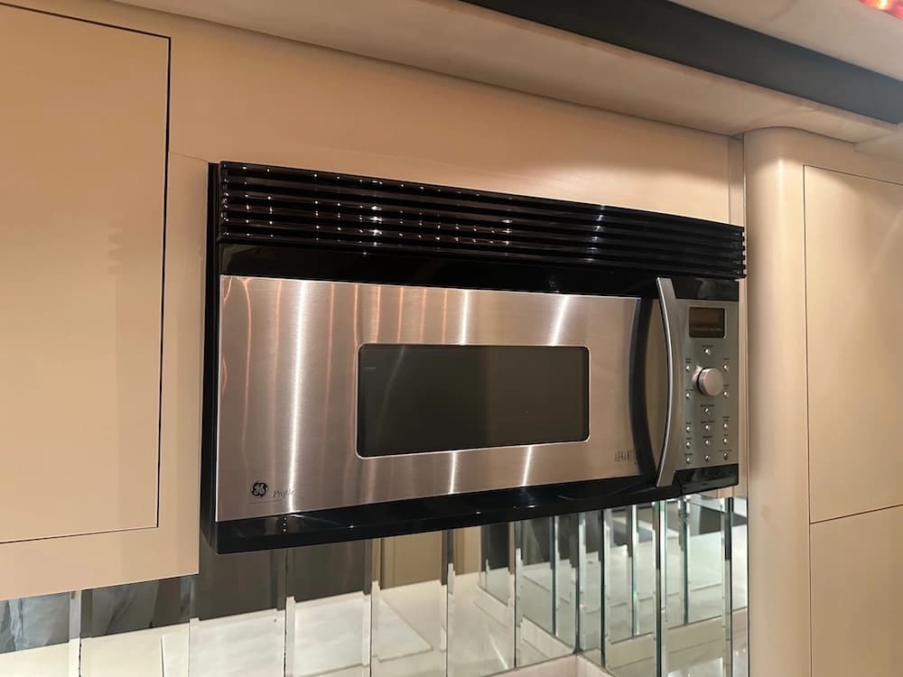 1998 Prevost Featherlite XL Motorhome - Image 21