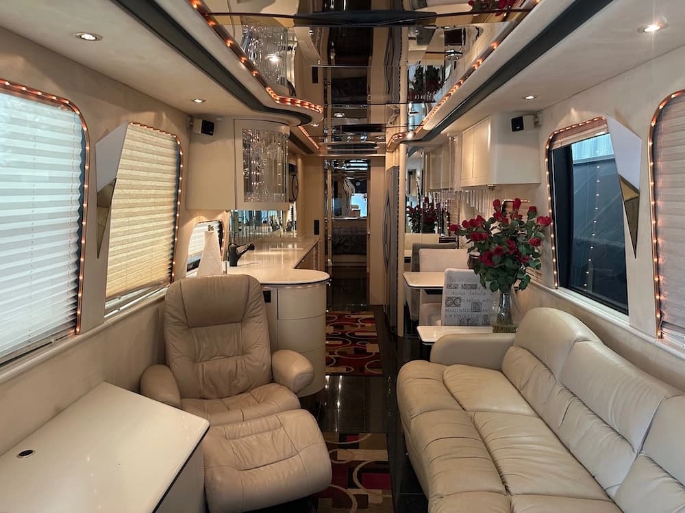 1998 Prevost Featherlite XL Motorhome - Image 37