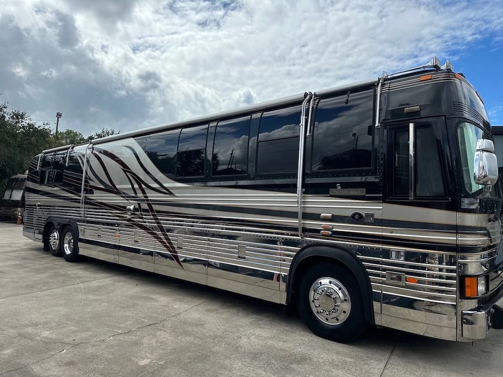 1998 Prevost Featherlite XL bus