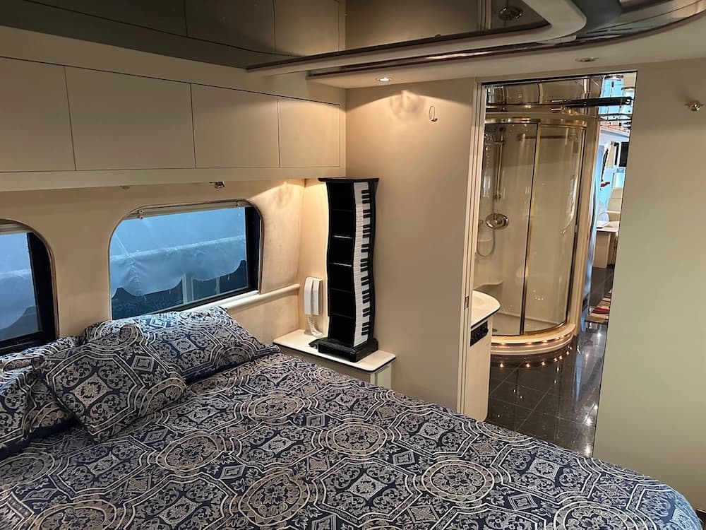 1998 Prevost Featherlite XL Motorhome - Image 8