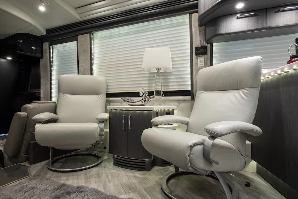 2019 Prevost Liberty Elegant Lady H3-45 Coach - Image 11