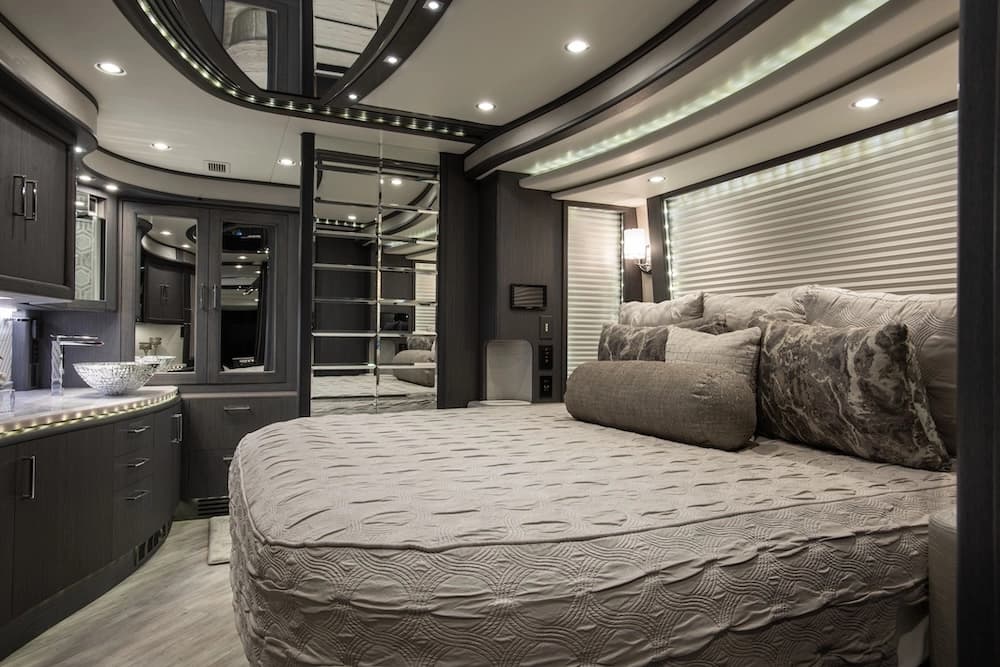 2019 Prevost Liberty Elegant Lady H3-45 Coach - Image 16