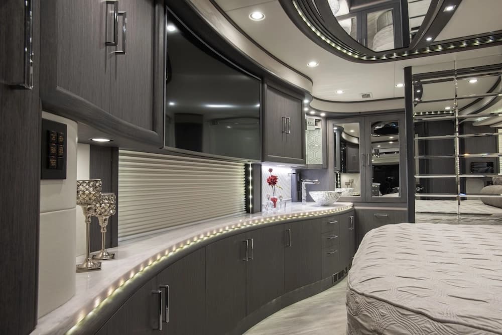 2019 Prevost Liberty Elegant Lady H3-45 Coach - Image 17