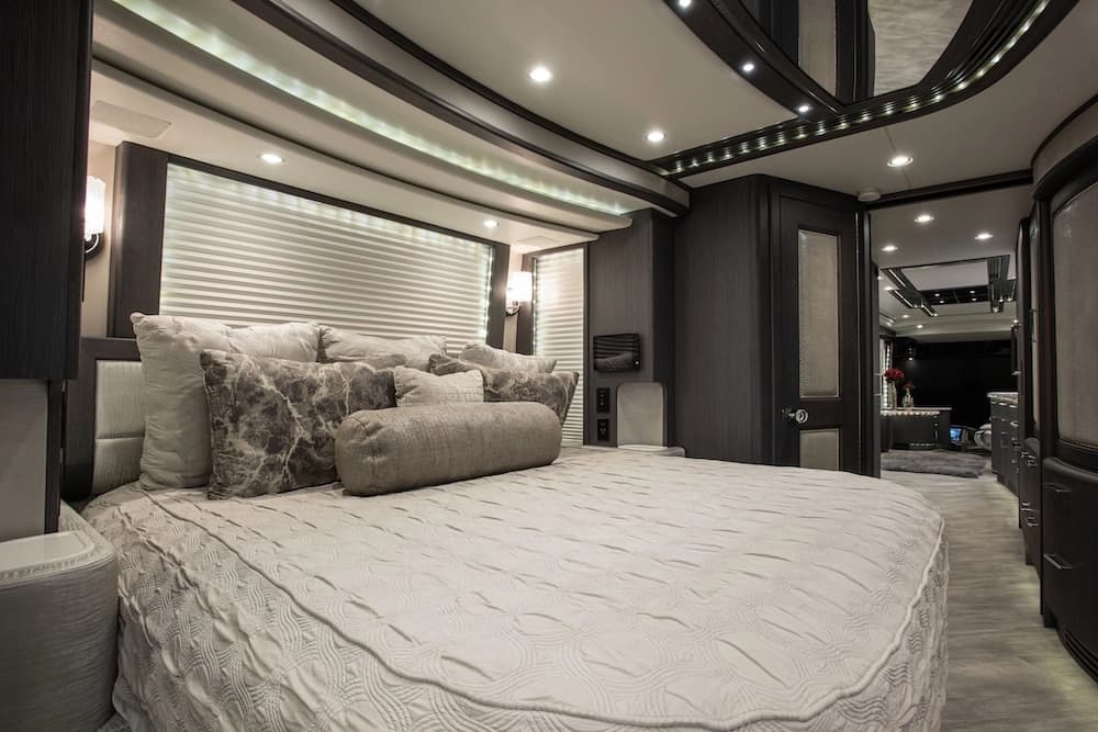 2019 Prevost Liberty Elegant Lady H3-45 Coach - Image 18