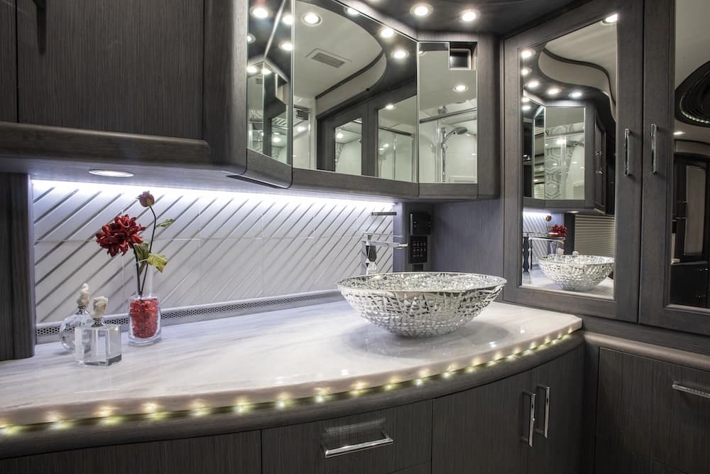 2019 Prevost Liberty Elegant Lady H3-45 Coach - Image 20