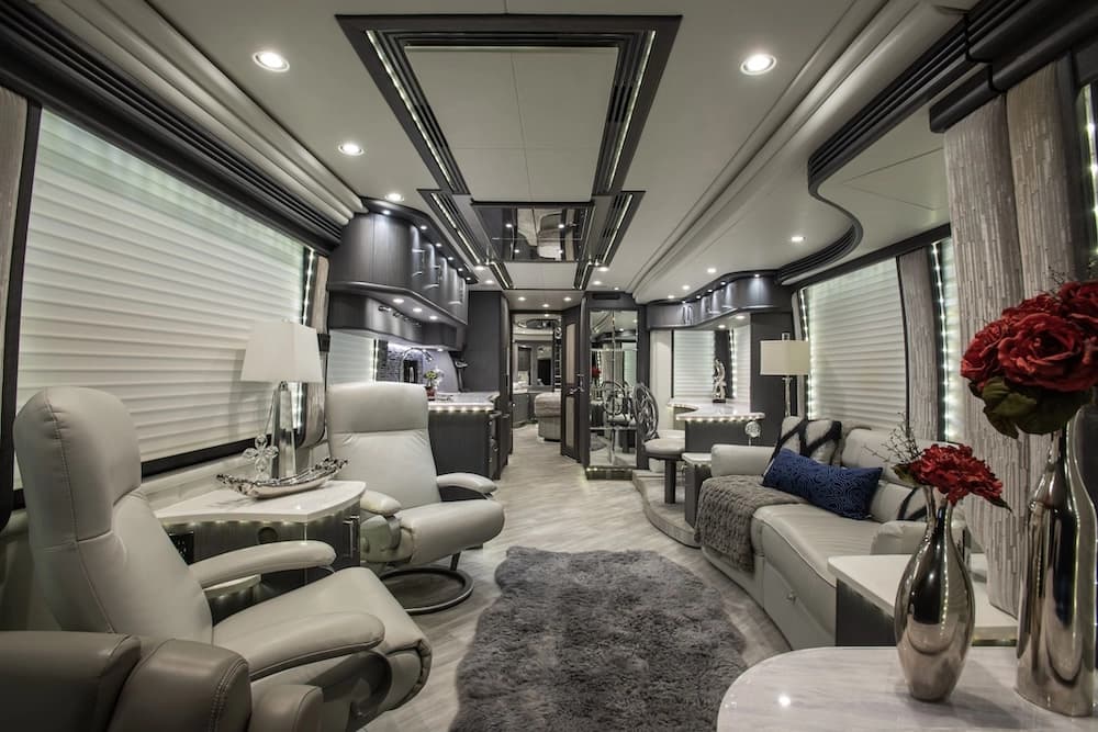 2019 Prevost Liberty Elegant Lady H3-45 Coach - Image 9