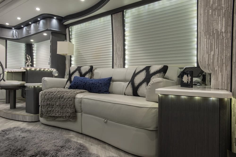 2019 Prevost Liberty Elegant Lady H3-45 Coach - Image 10