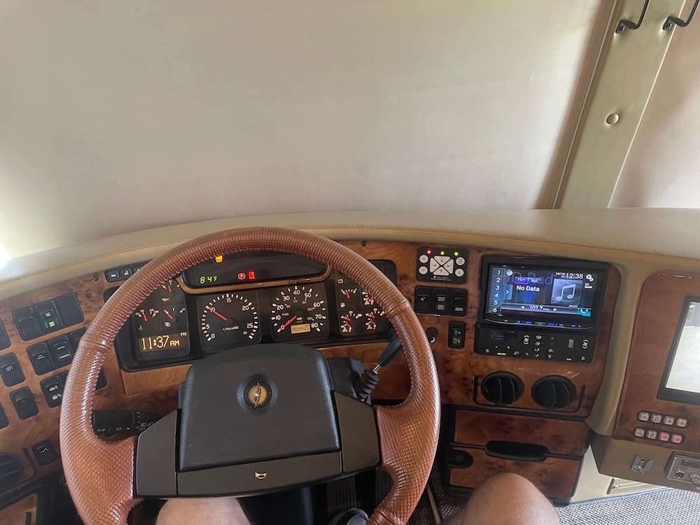 2005 Prevost Featherlite H3-45 Motorhome - Image 14