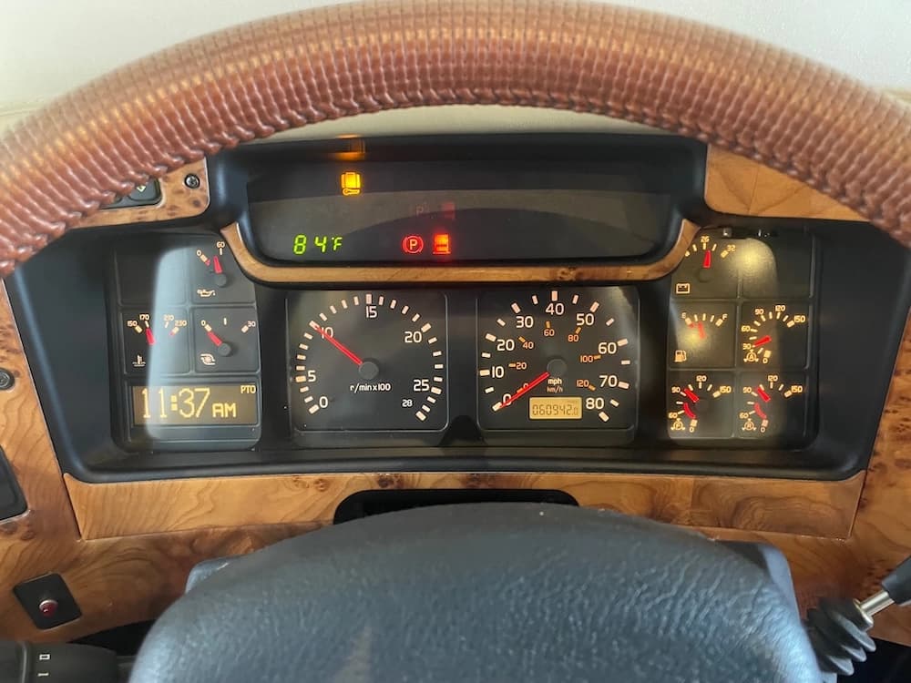 2005 Prevost Featherlite H3-45 Motorhome - Image 16