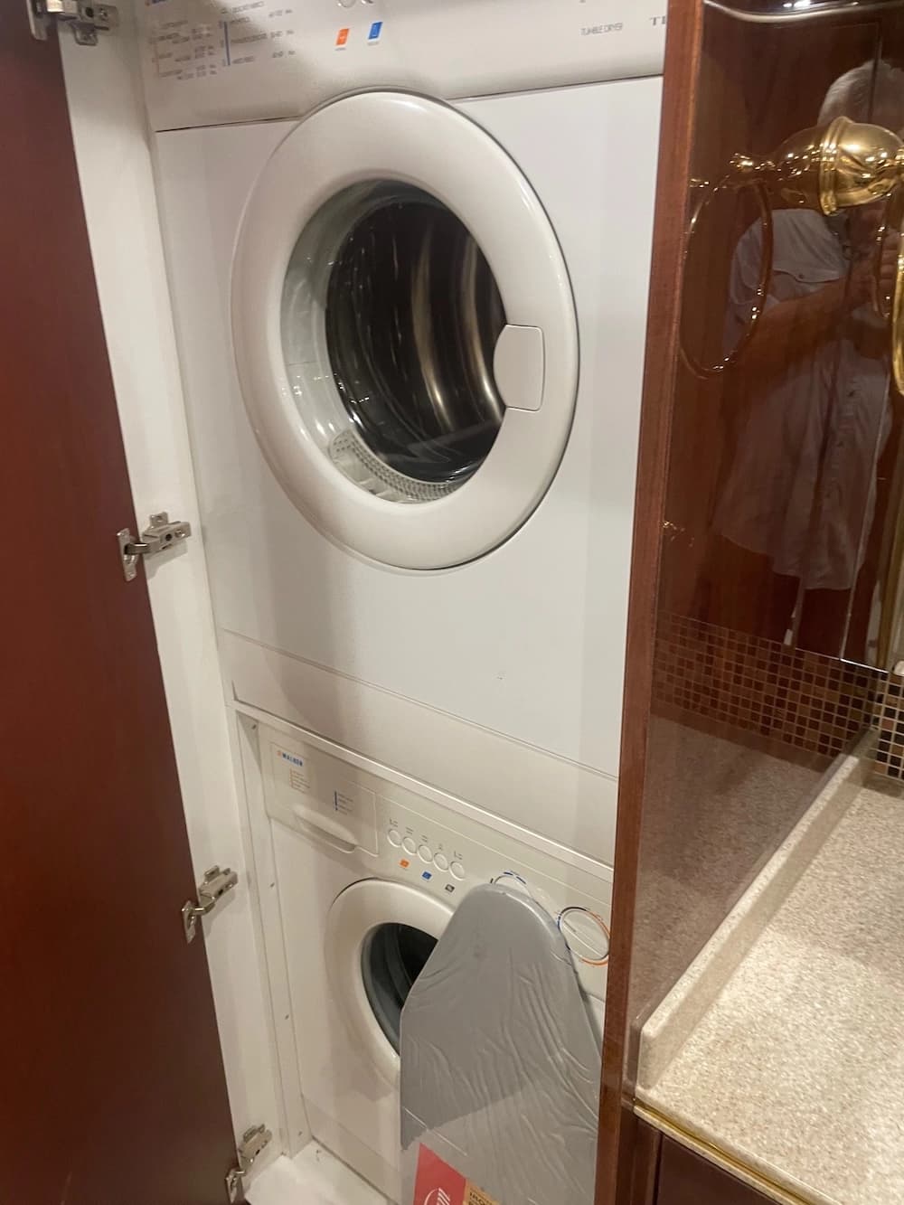 2005 Prevost Featherlite H3-45 Motorhome - Image 24