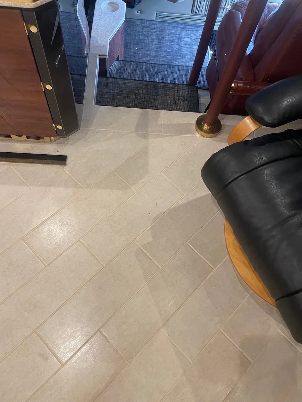 2005 Prevost Featherlite H3-45 Motorhome - Image 29