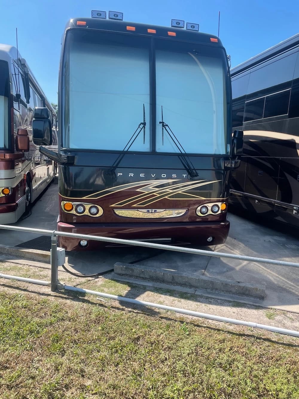 2005 Prevost Featherlite H3-45 Motorhome - Image 30