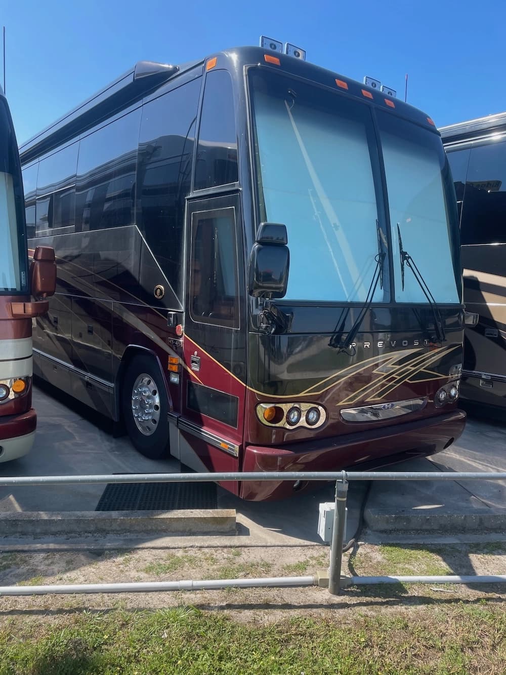2005 Prevost Featherlite H3-45 Motorhome - Image 31