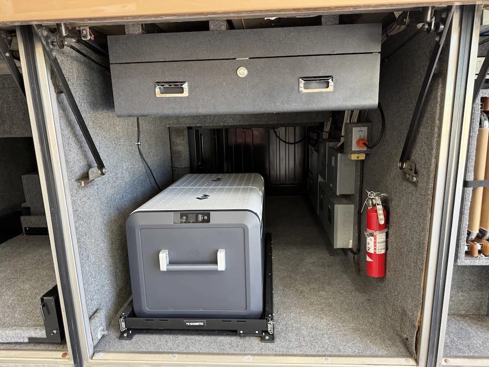 2000 Prevost Marathon H3-45 Motorhome - Image 12