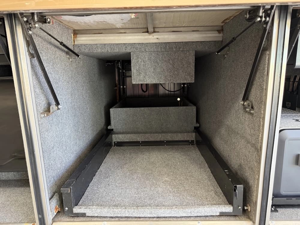 2000 Prevost Marathon H3-45 Motorhome - Image 13