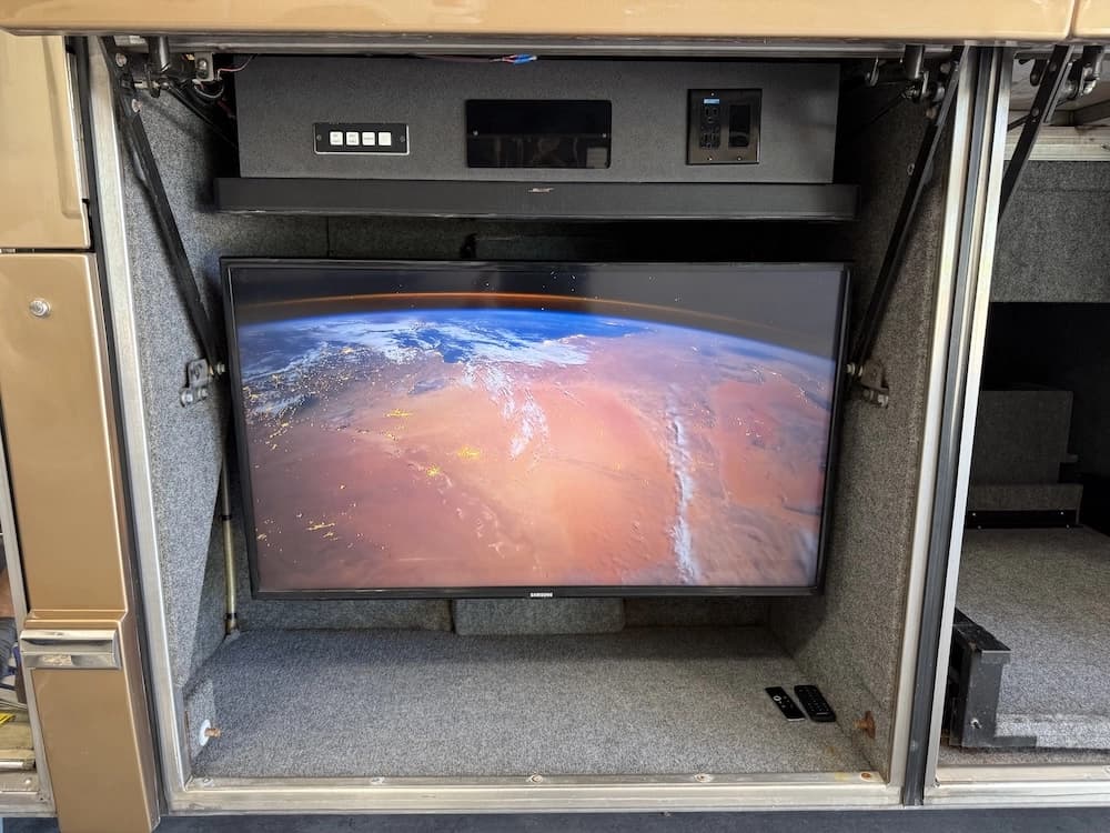 2000 Prevost Marathon H3-45 Motorhome - Image 14