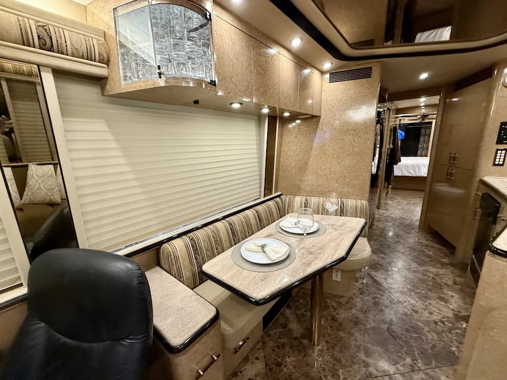 2000 Prevost Marathon H3-45 Motorhome - Image 24