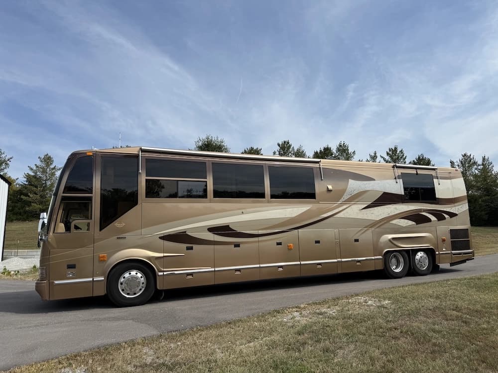 2000 Prevost Marathon H3-45 Motorhome - Image 4