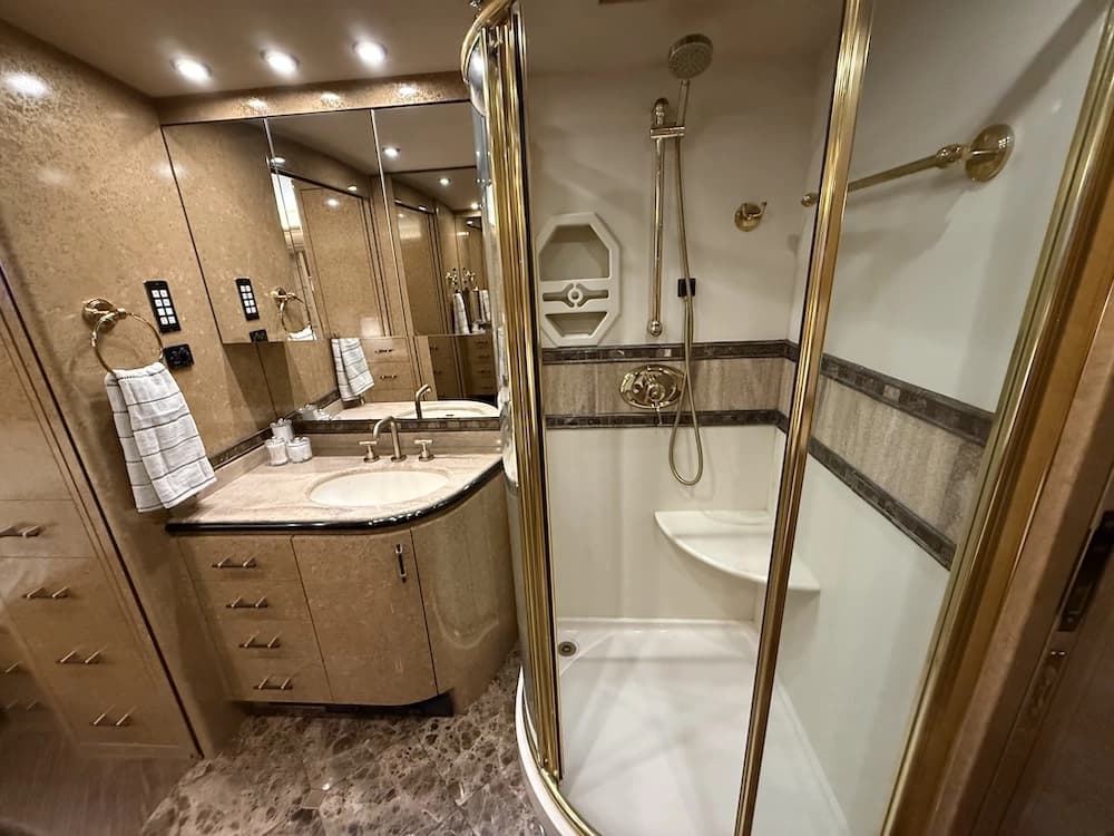 2000 Prevost Marathon H3-45 Motorhome - Image 31